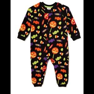 Way to celebrate Halloween family pajamas. Infant sleeper and kids pajamas